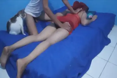 Pijat Plus Istri Kesepian Suami Dinas, Memek Langsung Basah dari Sentuhan Pertama